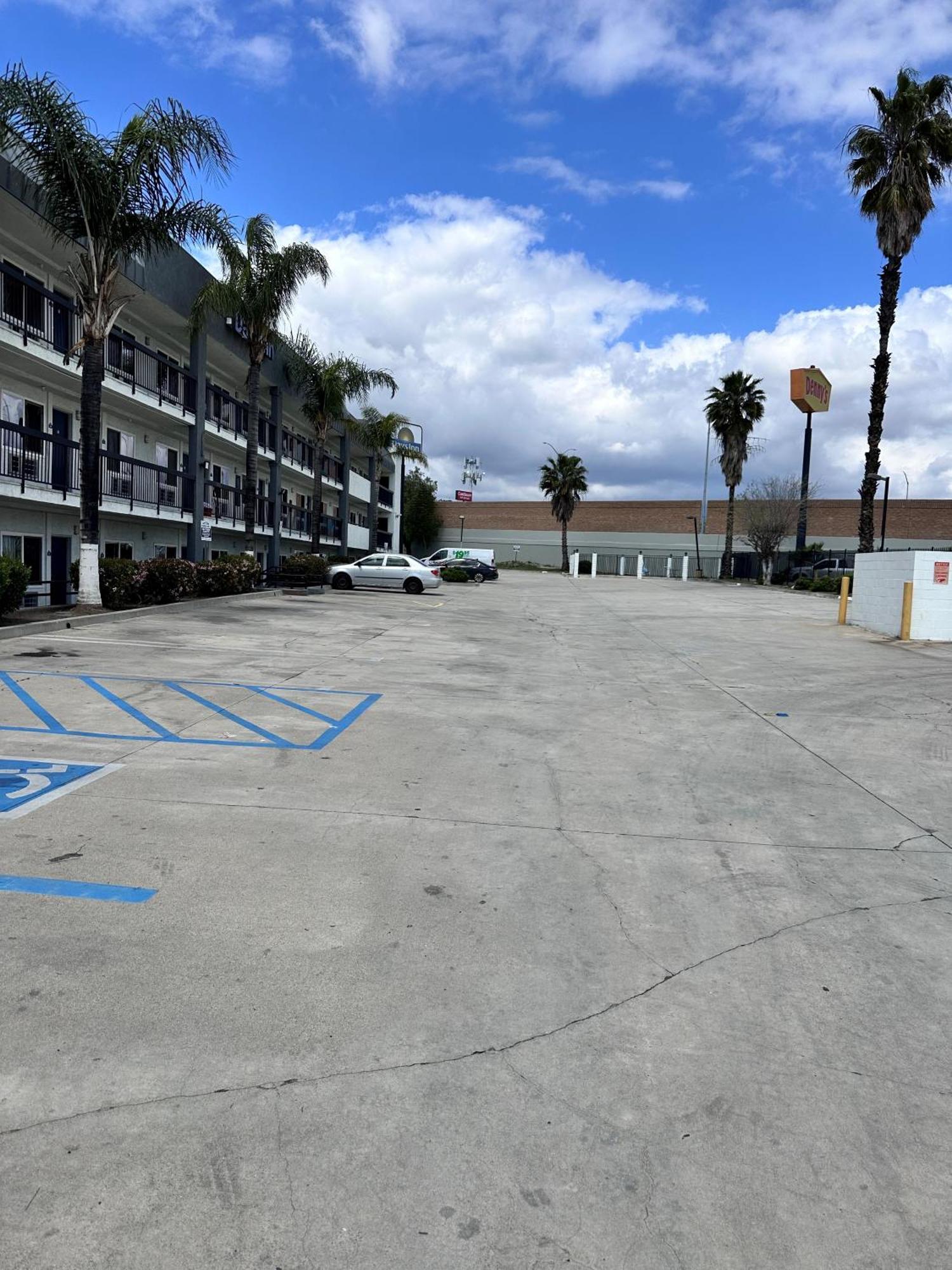 Days Inn By Wyndham Ontario Airport Luaran gambar